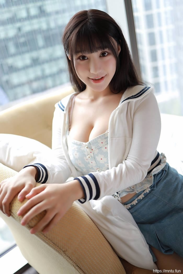 童颜迷妹朱可儿短裙巨乳娇萌撩人