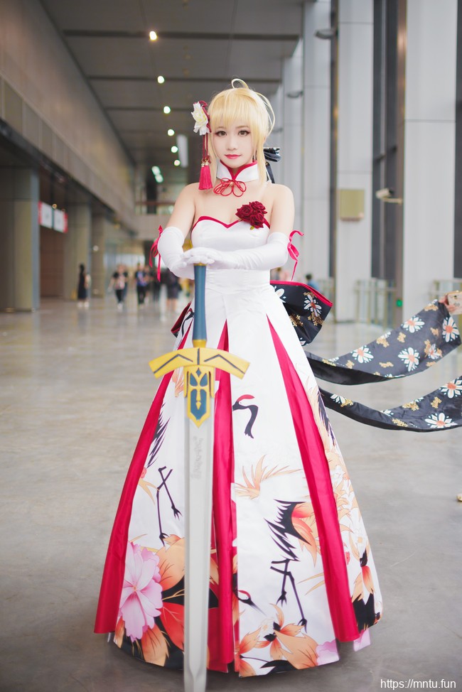 清新美女沉酣COSPLAY阿尔托利亚·潘德拉贡saber仙鹤