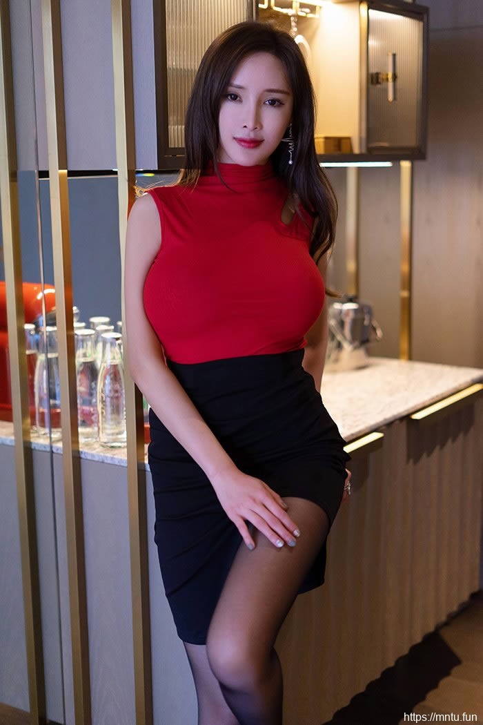 貌美女神周妍希苗条身体吸睛诱人