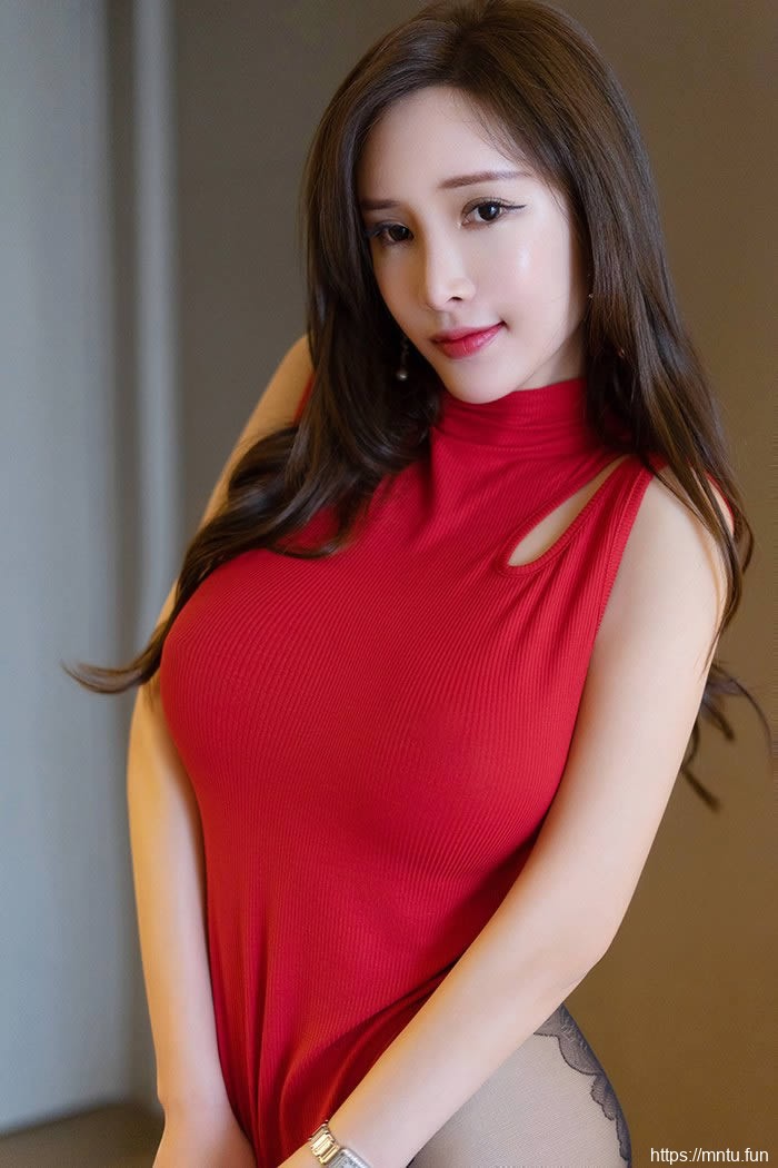 貌美女神周妍希苗条身体吸睛诱人