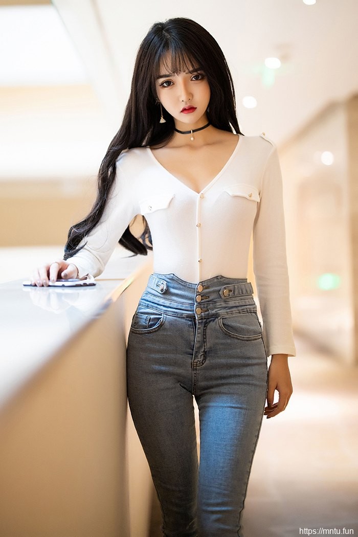 童颜迷妹Miko酱肉丝美腿撩人十足