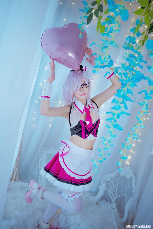 Amadeusu阿喵COS扮演Fate/Grand-Order白丝女仆玛修