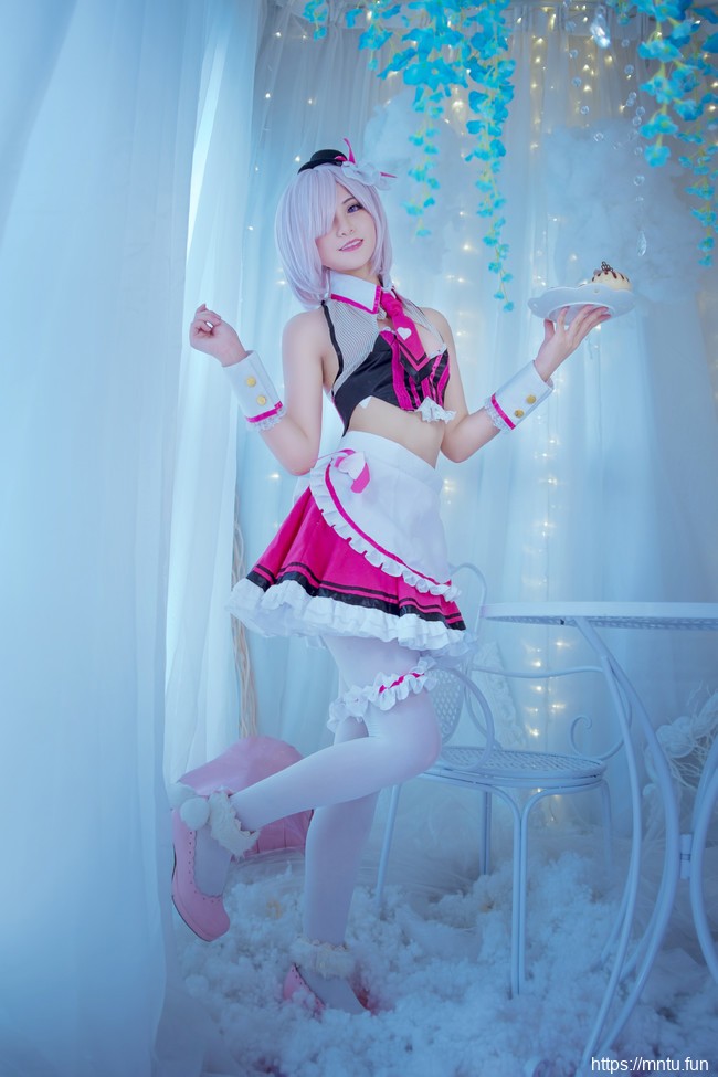 Amadeusu阿喵COS扮演Fate/Grand-Order白丝女仆玛修