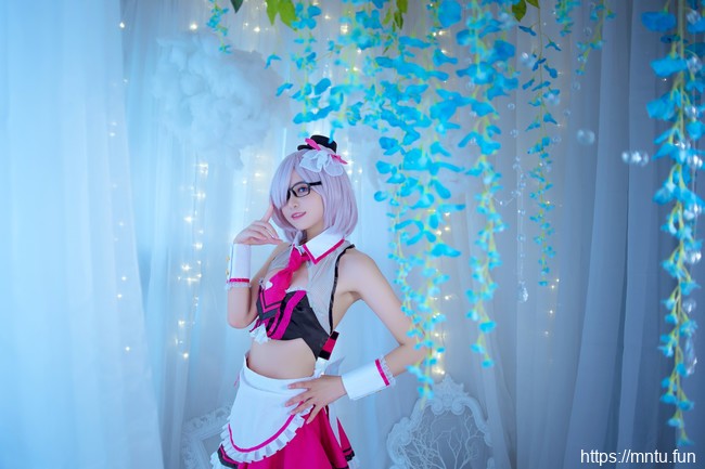 Amadeusu阿喵COS扮演Fate/Grand-Order白丝女仆玛修