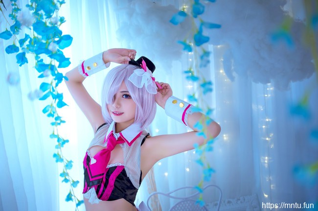 Amadeusu阿喵COS扮演Fate/Grand-Order白丝女仆玛修