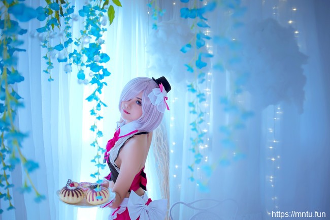 Amadeusu阿喵COS扮演Fate/Grand-Order白丝女仆玛修