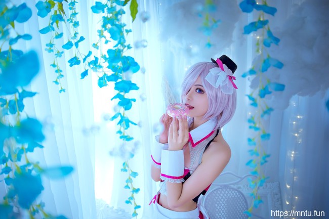 Amadeusu阿喵COS扮演Fate/Grand-Order白丝女仆玛修