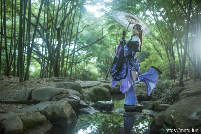 古风萝莉小鸢尾COS剑侠情缘三雪河花萝