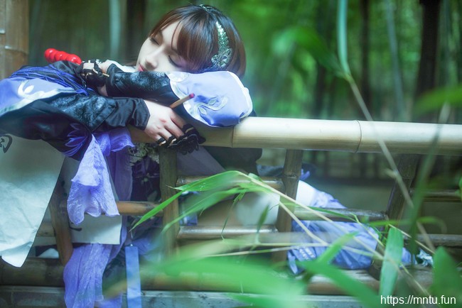 古风萝莉小鸢尾COS剑侠情缘三雪河花萝