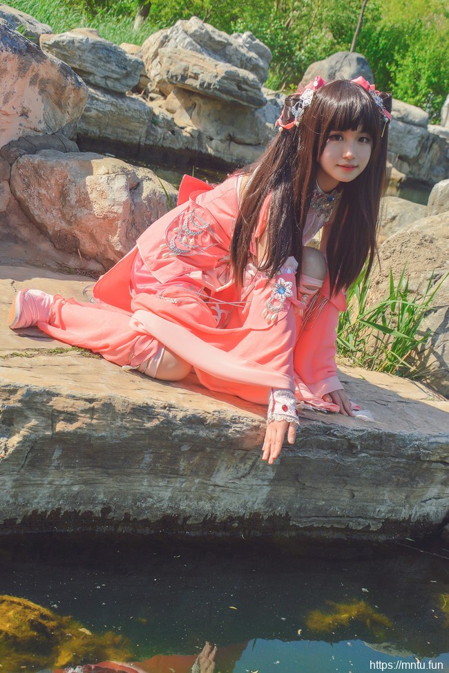 古风萝莉桃子-子子酱COS剑侠情缘三朔雪秀萝