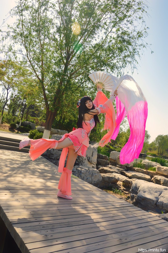 古风萝莉桃子-子子酱COS剑侠情缘三朔雪秀萝