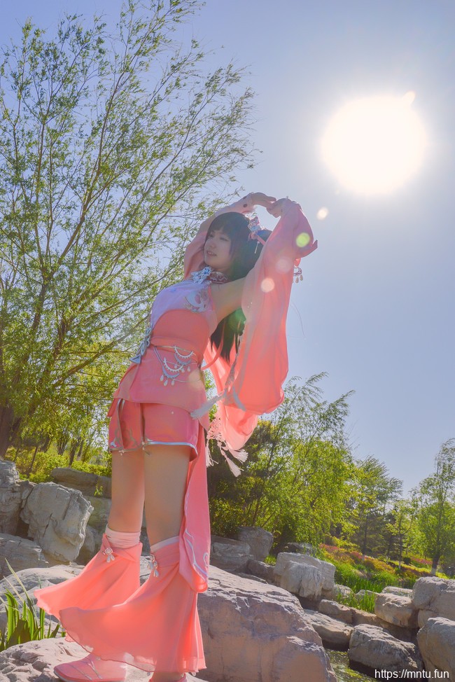 古风萝莉桃子-子子酱COS剑侠情缘三朔雪秀萝