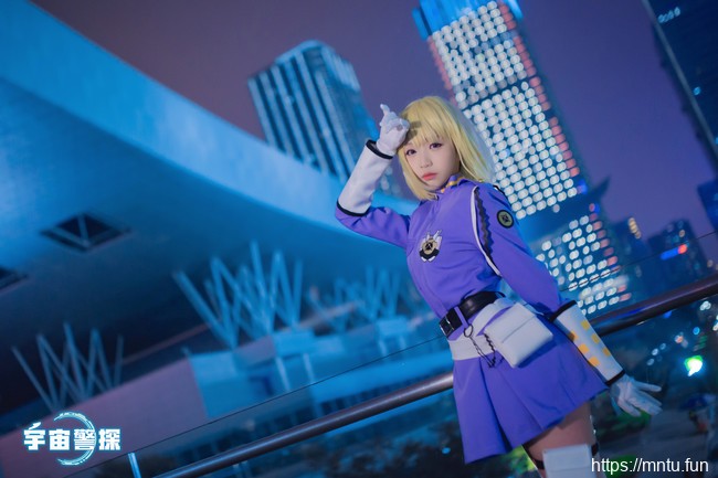 美女萝莉青青子wCOS扮演宇宙警探eldlive其方美铃