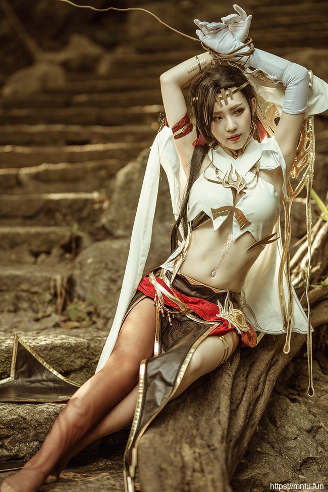 御姐沐沐无敌COS扮演剑侠情缘雪河喵姐