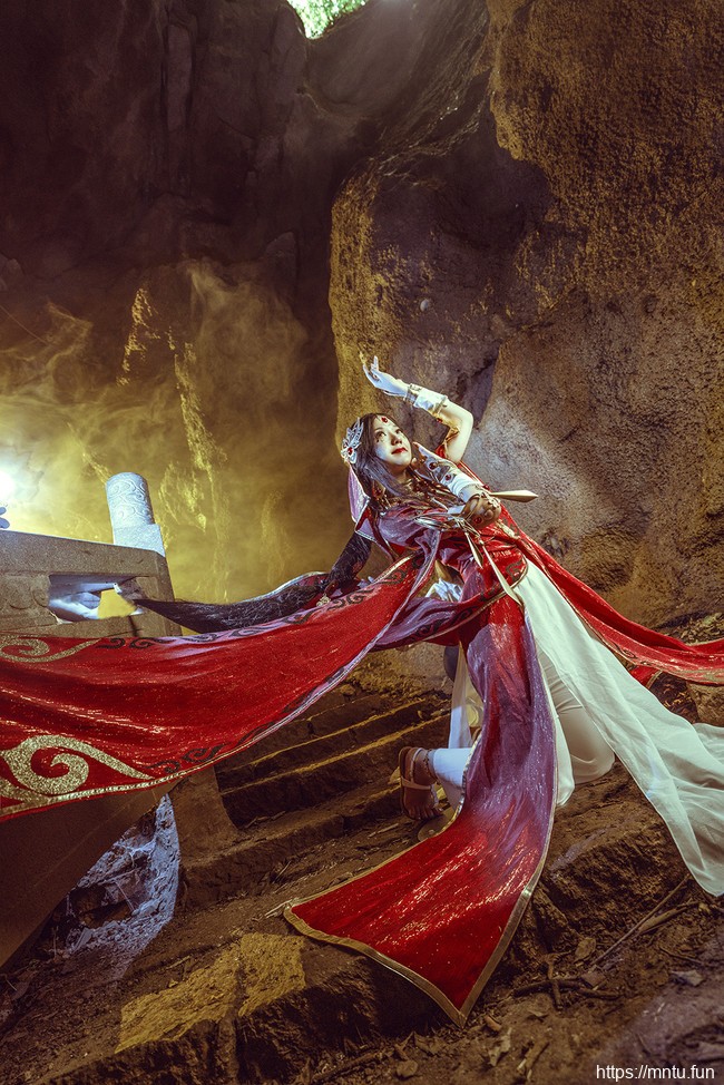 御姐沐沐无敌COS扮演剑侠情缘雪河喵姐