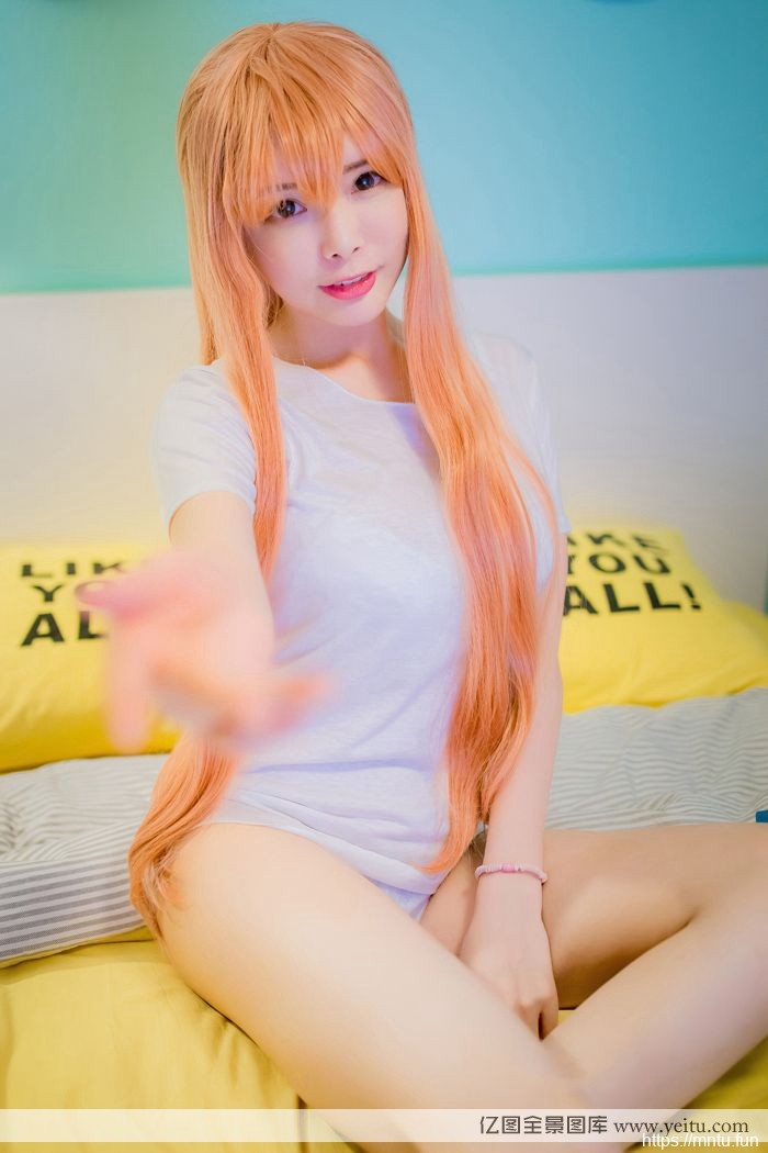 性感尤物夏小秋cosplay童颜巨乳尽显一样的妩媚