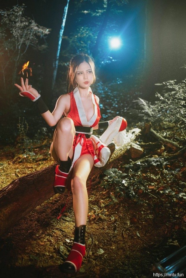 御姐AZ想和金克丝私奔COS王者荣耀不知火舞腿控福利