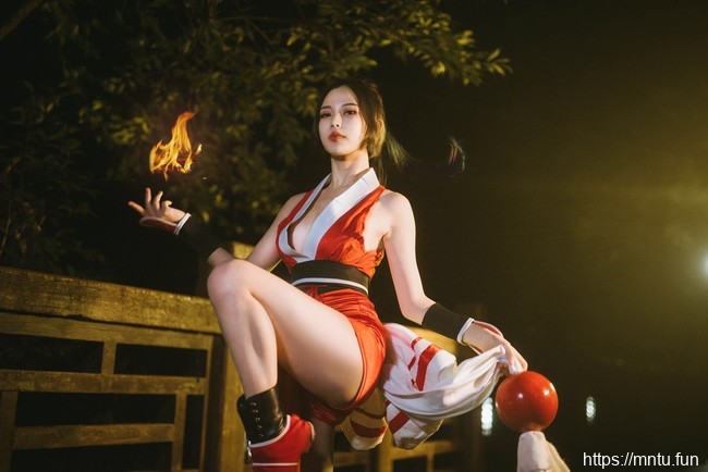 御姐AZ想和金克丝私奔COS王者荣耀不知火舞腿控福利