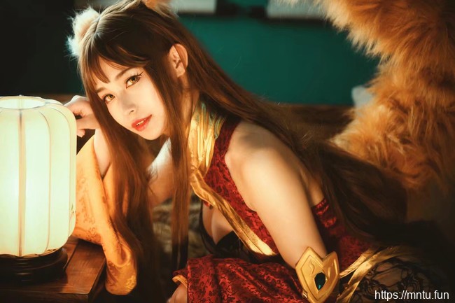 腿控福利御姐AZ想和金克丝私奔COS王者荣耀妲己