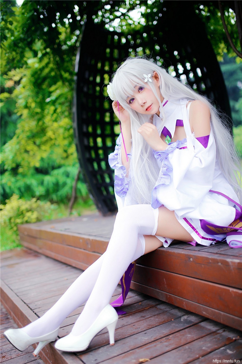 娇小萌妹cosplay动漫人物爱蜜莉雅让人心动