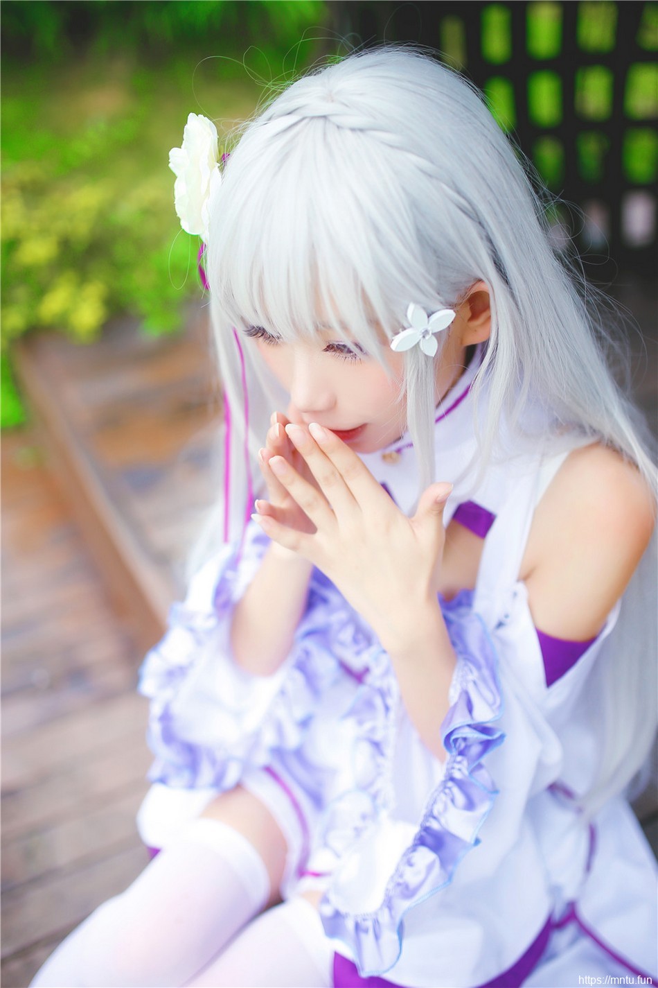 娇小萌妹cosplay动漫人物爱蜜莉雅让人心动