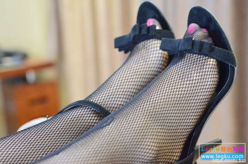 情味连体网衣高跟写真套图