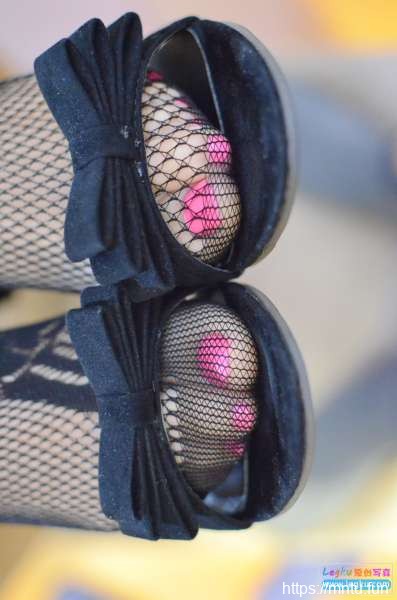 情味连体网衣高跟写真套图