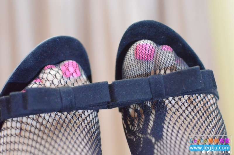 情味连体网衣高跟写真套图