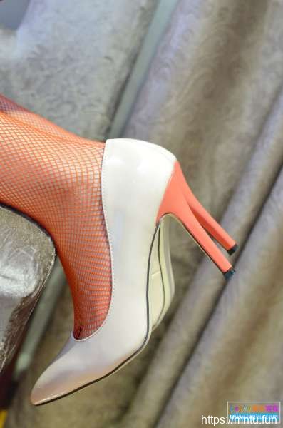 红丝网袜~写真套图