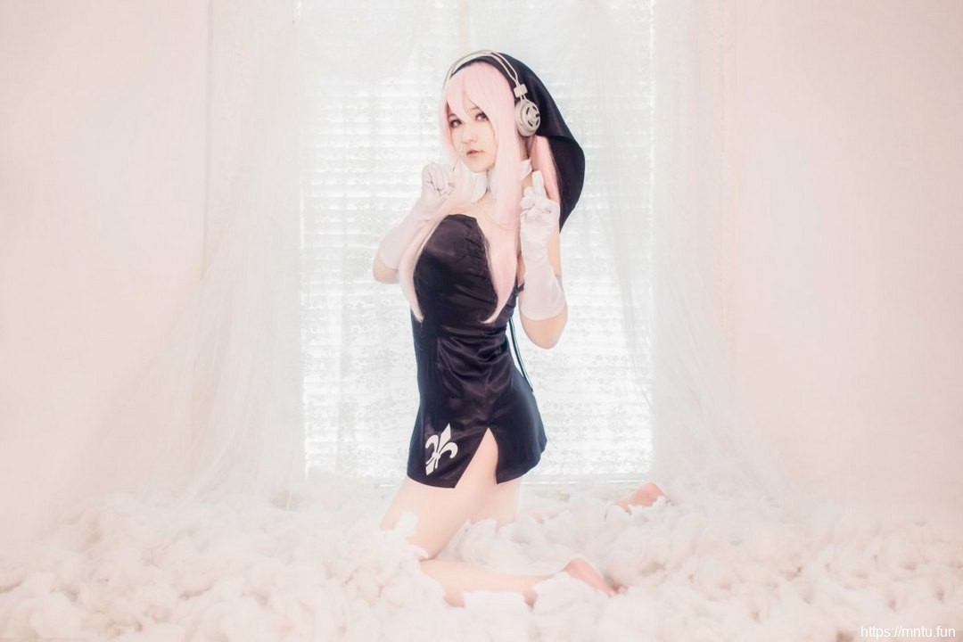 日系美女酥胸美腿cosplay修女超级索尼子