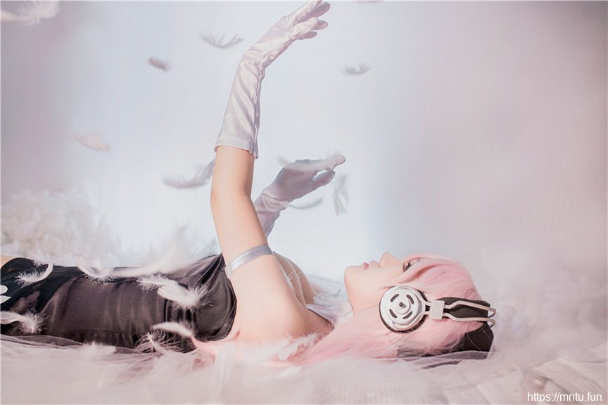 日系美女酥胸美腿cosplay修女超级索尼子