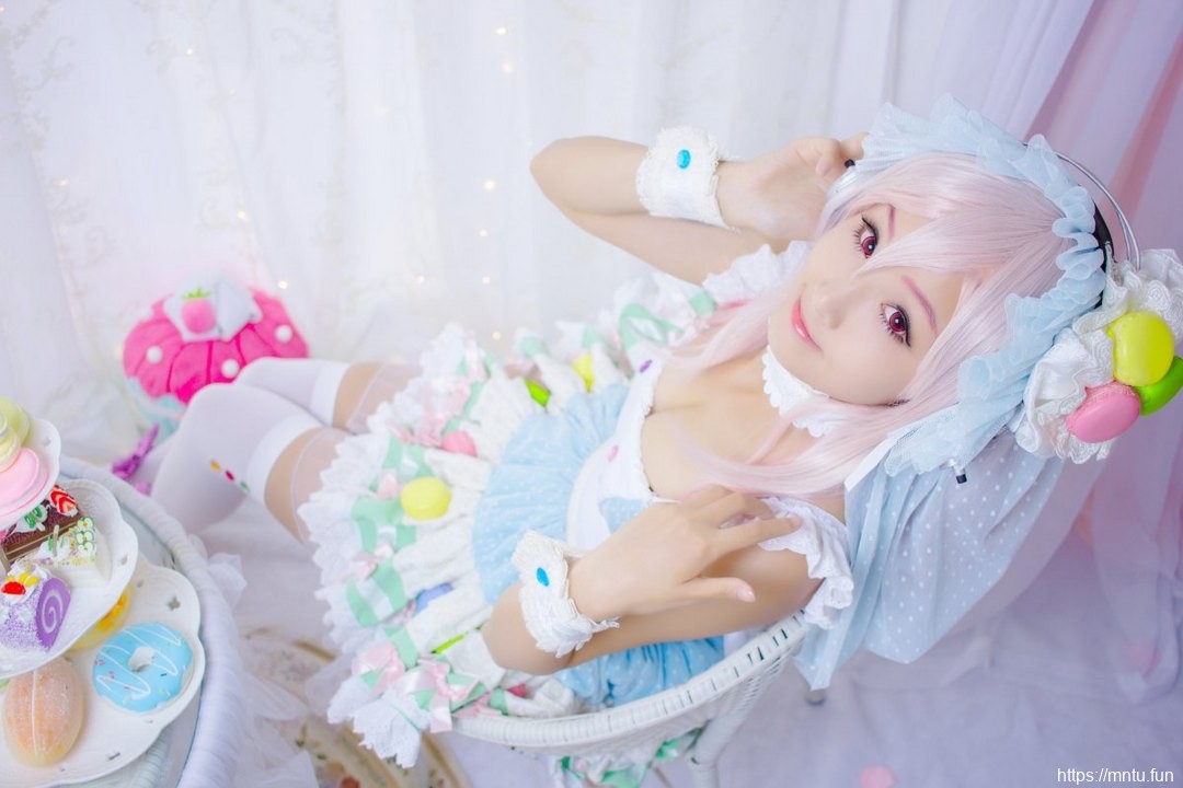 低胸迷你短裙美女cosplay动漫人物超级索尼子