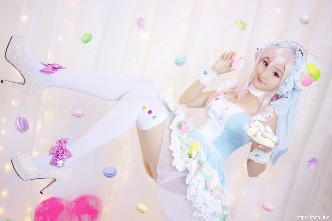 低胸迷你短裙美女cosplay动漫人物超级索尼子