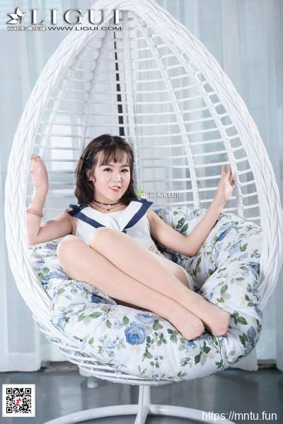 刘悦~美腿丝足写真套图