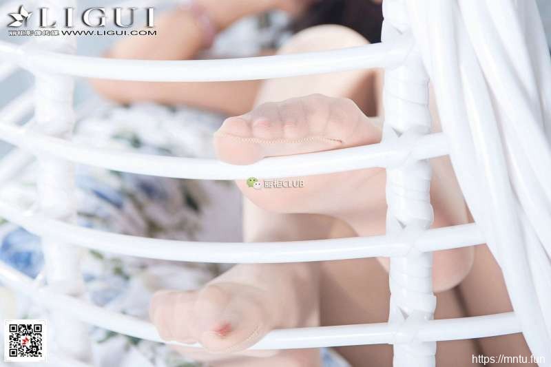 刘悦~美腿丝足写真套图