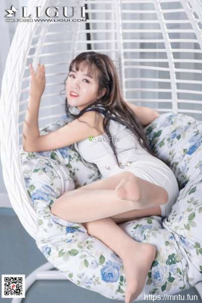 刘悦~美腿丝足写真套图