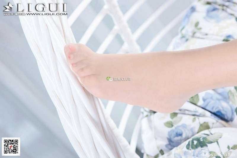 刘悦~美腿丝足写真套图