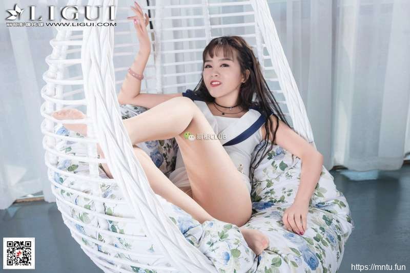 刘悦~美腿丝足写真套图
