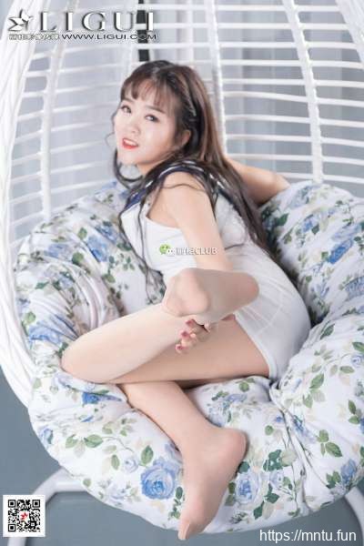 刘悦~美腿丝足写真套图