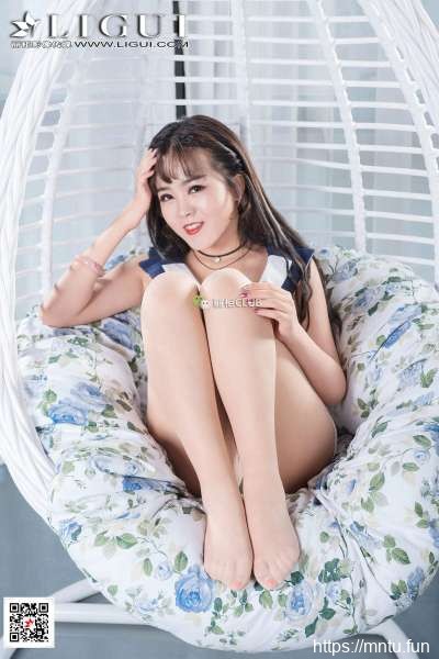 刘悦~美腿丝足写真套图