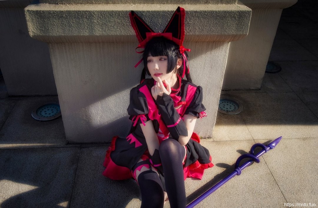 黑丝美女歌德神官服cosplay萝莉·麦丘利