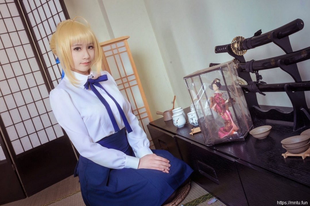 制服短裙美女黑丝诱惑扮演Saber让人心扉荡漾