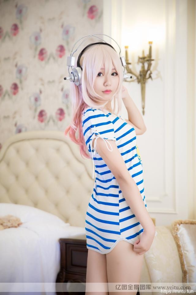 私房可爱美女cosplay