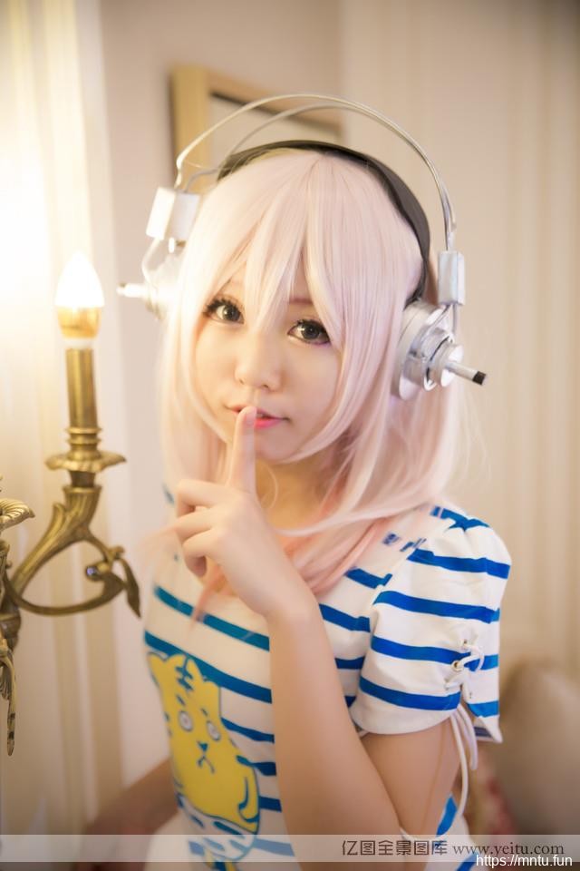 私房可爱美女cosplay
