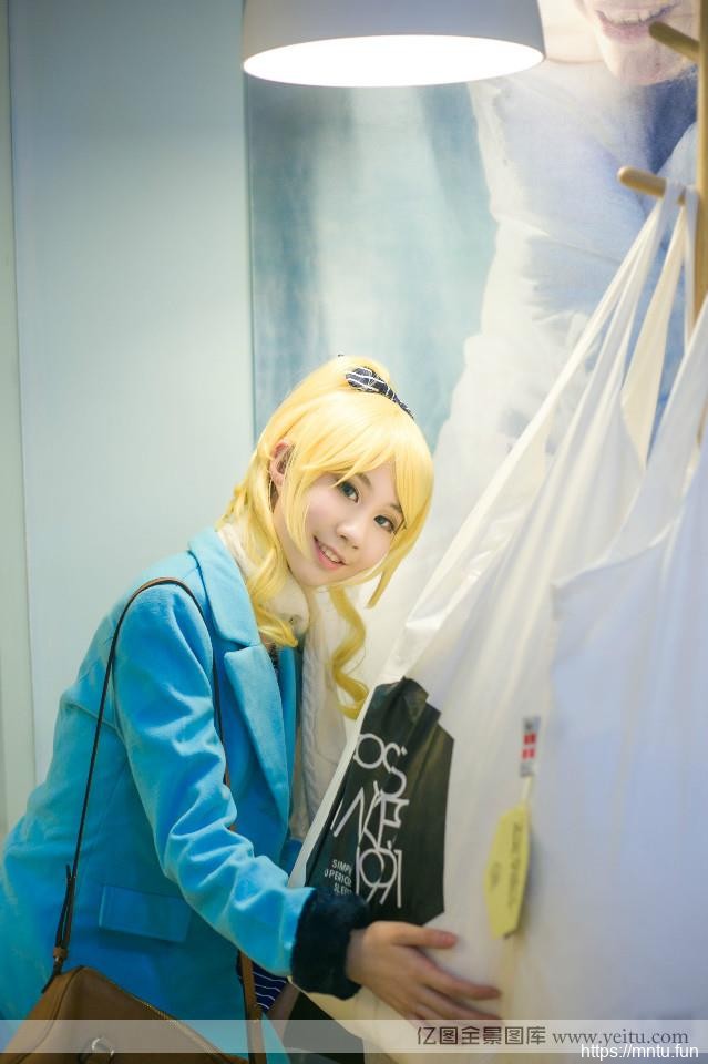 高挑长腿美女绚濑绘里街头cosplay