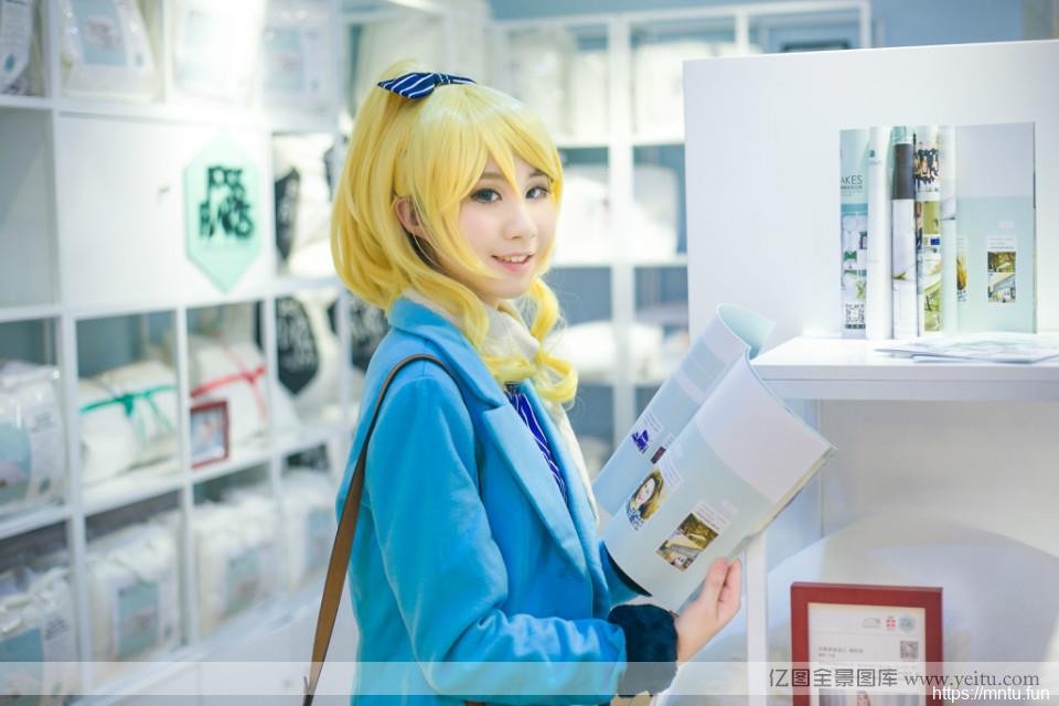 高挑长腿美女绚濑绘里街头cosplay