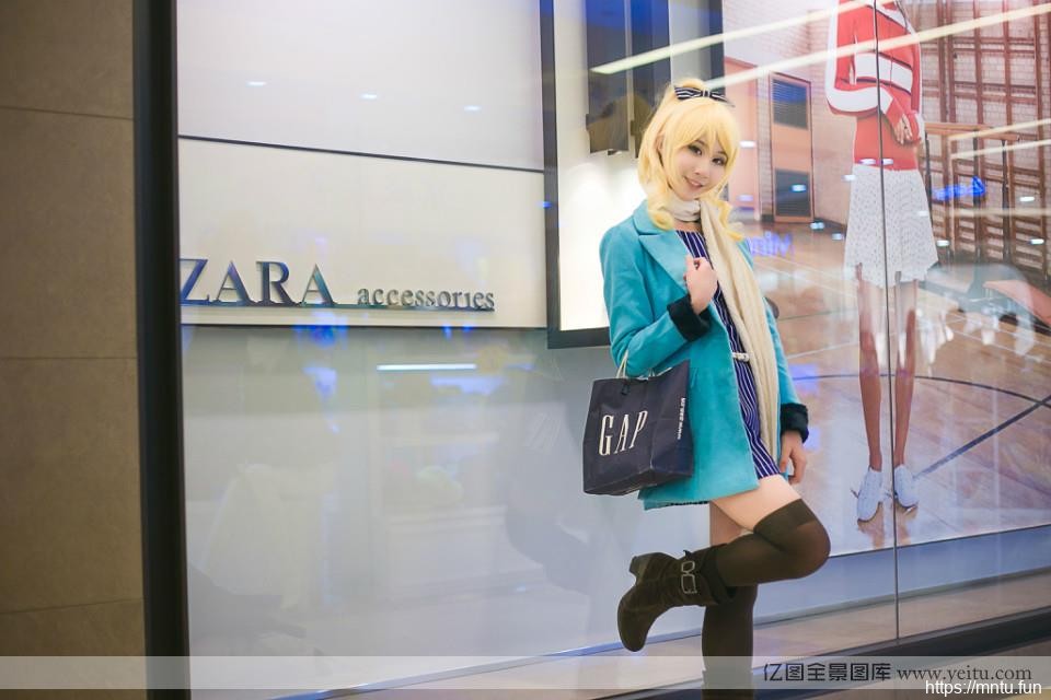 高挑长腿美女绚濑绘里街头cosplay