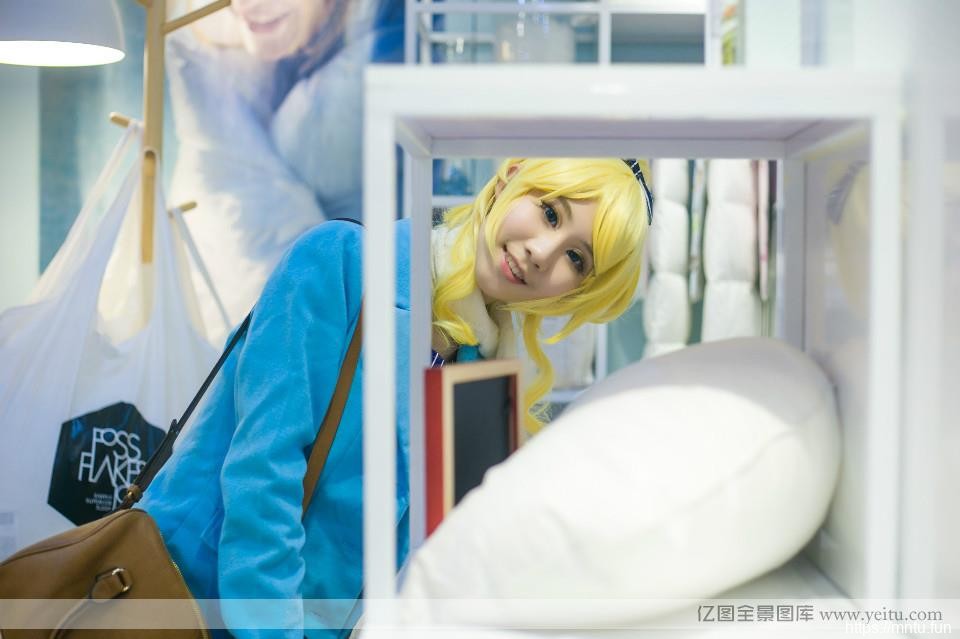 高挑长腿美女绚濑绘里街头cosplay