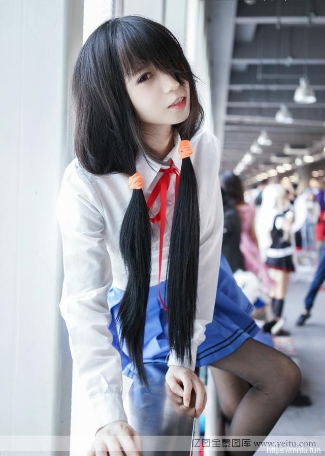 萝莉美女着校服cosplay制服诱惑