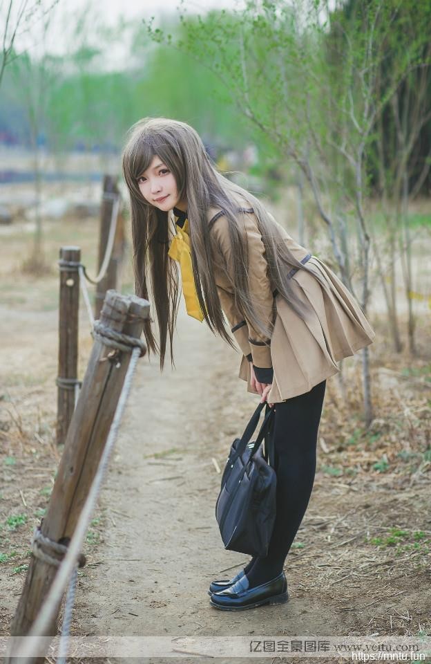 樱花奈奈生春天树林里cosplay